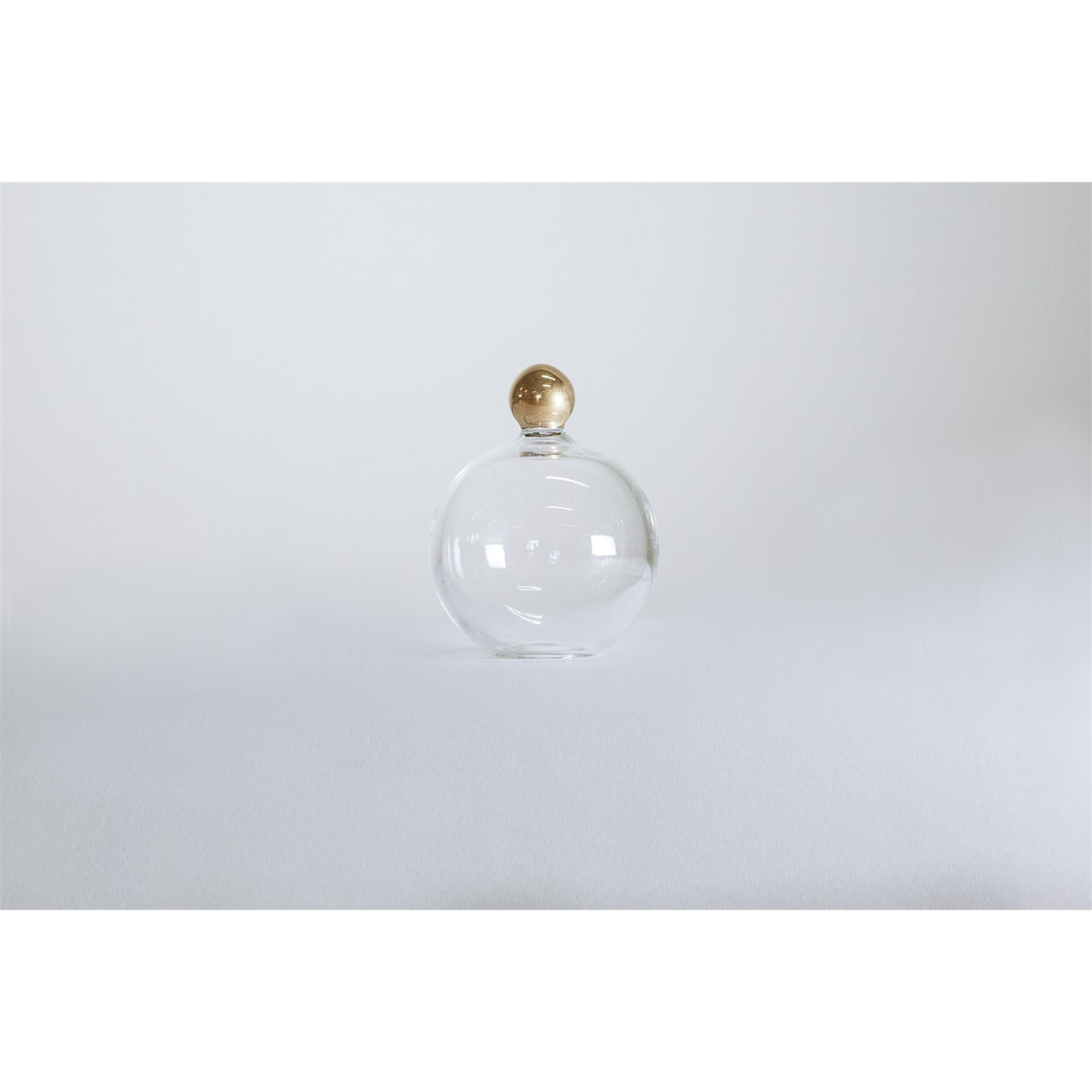Glasdeckel mit Goldknauf der Karaffe Alladin
