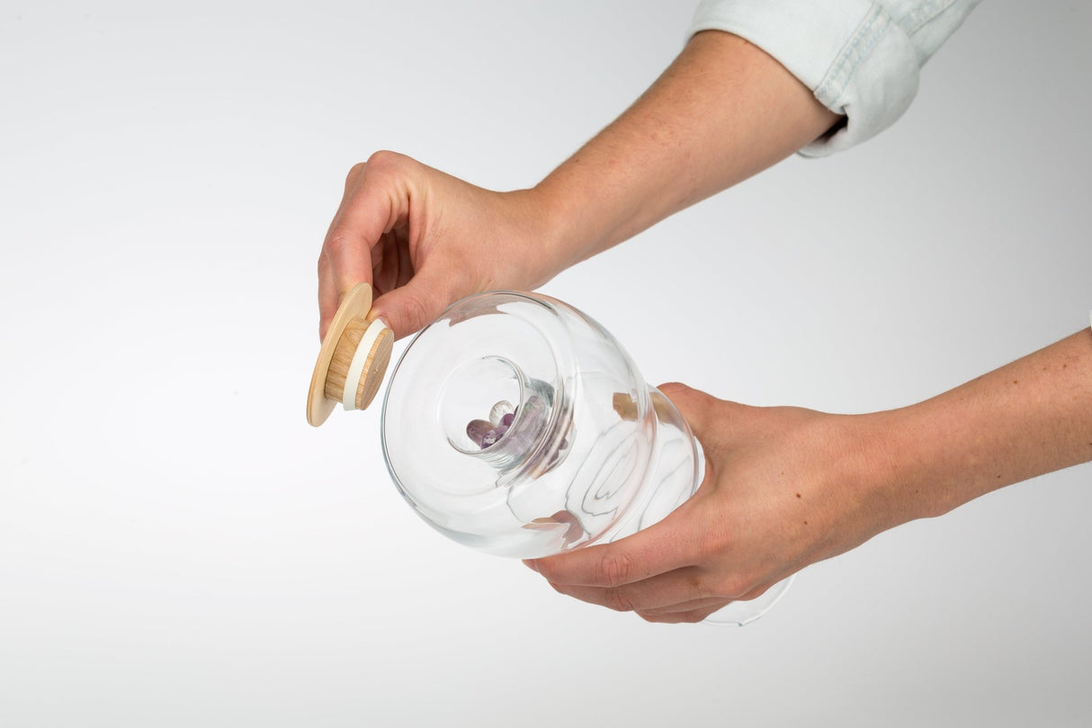 Cadus Krug 1 Liter mit Edelsteinen und Glasdeckel - UrQuelle