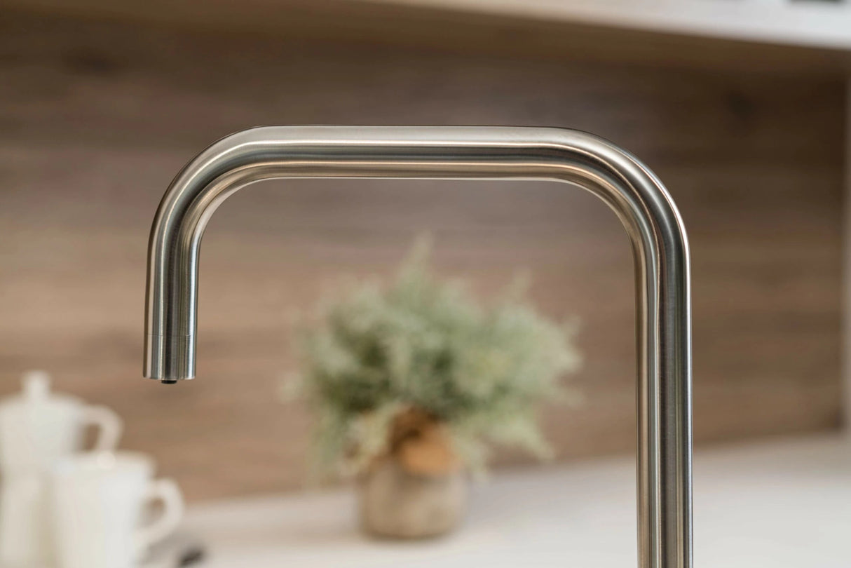 Vizio 3 Wege Wasserhahn Küchenarmatur, Edelstahl Massiv mit 360° schwenkbarem N - Auslauf, Gebürstet - UrQuelle