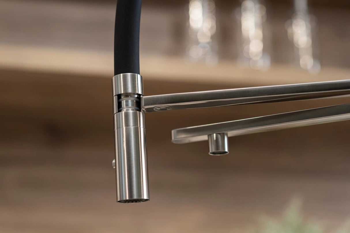 Vizio 5 Wege Wasserhahn Küchenarmatur, Edelstahl Massiv mit 360° schwenkbarem Auslauf, abnehmbare 2 strahl Handbrause, Gebürstet / Schwarz - UrQuelle®
