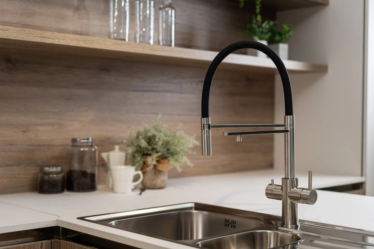 Vizio 5 Wege Wasserhahn Küchenarmatur, Edelstahl Massiv mit 360° schwenkbarem Auslauf, abnehmbare 2 strahl Handbrause, Gebürstet / Schwarz - UrQuelle®