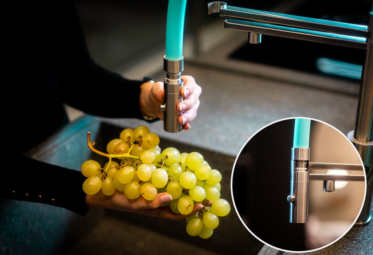 Vizio Niederdruck 3 Wege Wasserhahn Küchenarmatur, Edelstahl Massiv mit 360° schwenkbarem Auslauf, abnehmbare 2 Strahl Handbrause, Gebürstet / Schwarz - UrQuelle